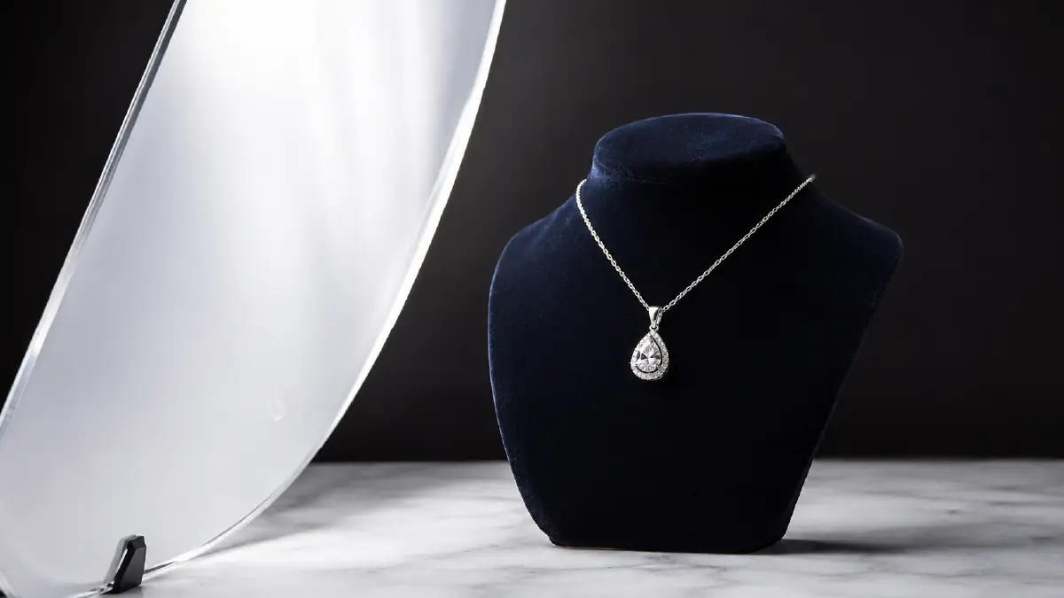 How to Choose the Best Jewelry Photography Equipment in 2026 Specular Highlight Modifiers